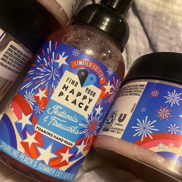 💥 NEW NEW NEW BATH & SHOWER GEL & 3 WHIPPED BODY SCRUBS BUNDLE 💥 - Picture 2 of 2